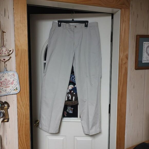 New Dockers Stone Colored Khakis Size Men's 36/32 - Picture 1 of 3